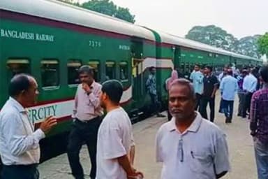 Train delayed as driver goes missing in Jhenaidah