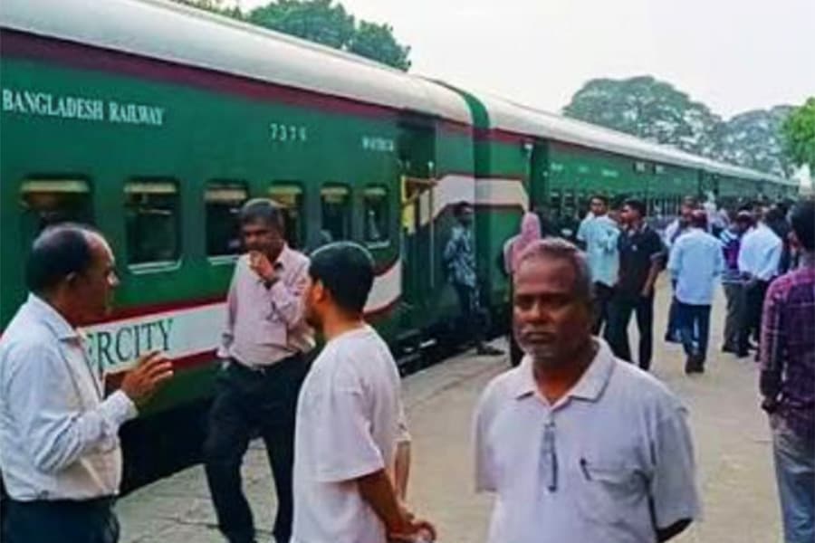 Train delayed as driver goes missing in Jhenaidah