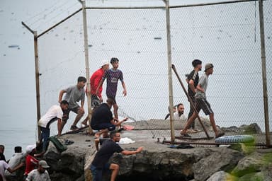 Spain: Migrants leave Ceuta after 57 die in rush