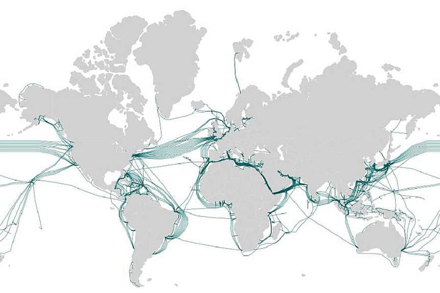 How serious is the internet risk to Strait of Hormuz's submarine cables?