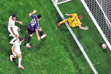 Argentina enter final in superb comeback