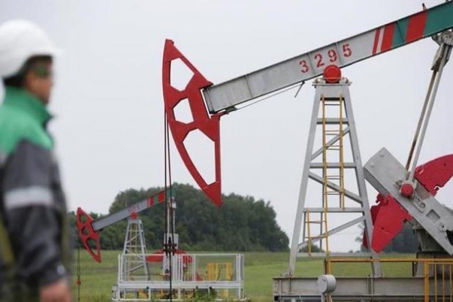 Oil prices rise on inventory drop