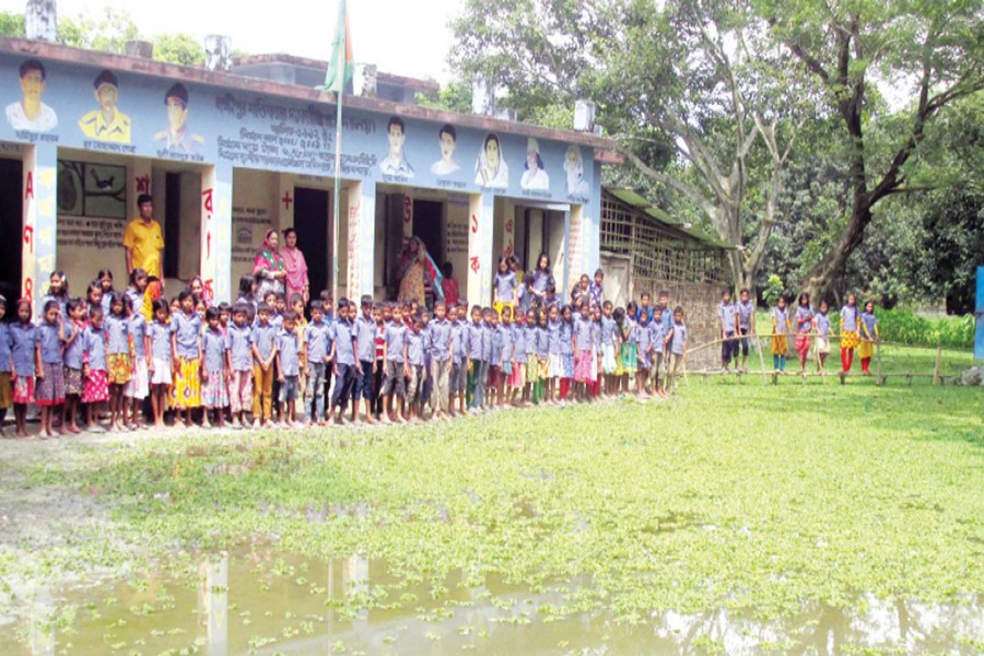 Students of Laxmipur Shantirbazar Government Primary School have been suffering from water stagnation for five months in Chirirbandor upazila of Dinajpur. 	—  FE Photo
