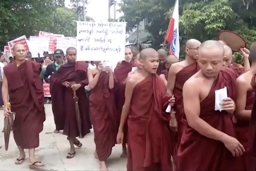 Hundreds of hard-line Buddhists protested Sunday to urge Myanmar's government not to repatriate the nearly 600,000 minority Rohingya Muslims who have fled in Bangladesh. - AP photo