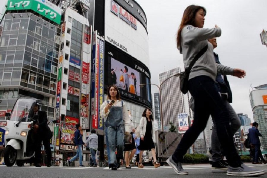 People cross the street at a shopping district in Tokyo, Japan, September 8, 2016. Reuters/File Photo