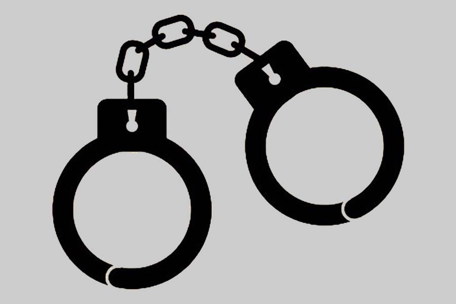 Police arrest 8 BNP-Jamaat men with cocktails
