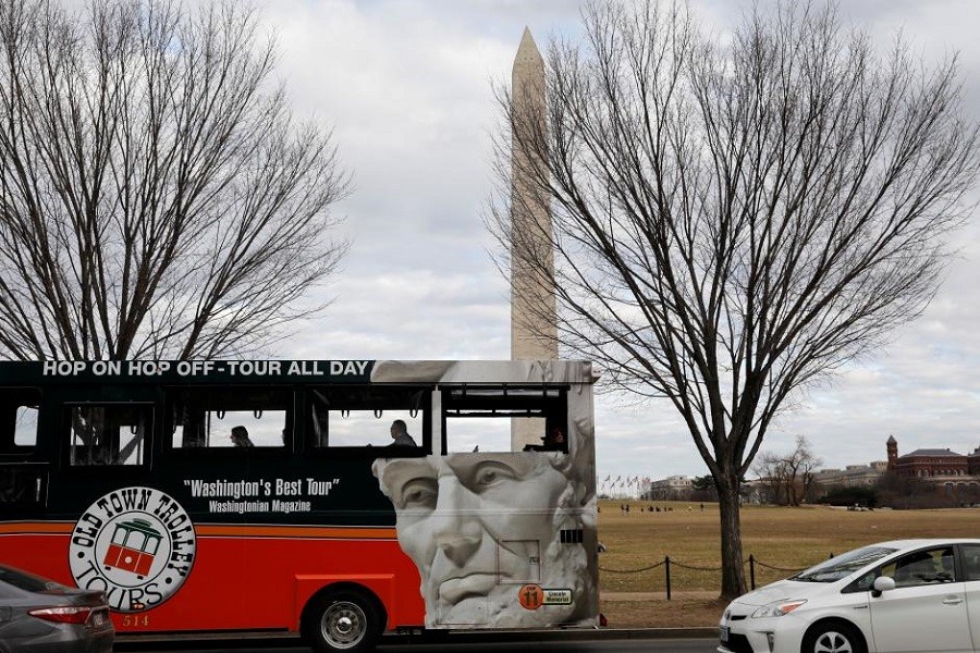 A tour bus passes the Washington Monument in Washington, US, on the second day of government shutdown, January 21, 2018. Reuters/File Photo