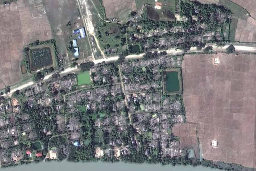 Satellite images show the village of Gu Dar Pyin, Myanmar before, May 26, 2017, left, and after the destruction Dec 20, 2017,photo: AP