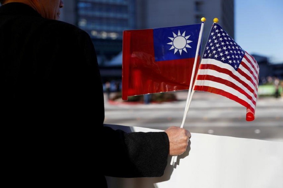 A demonstrator holds flags of Taiwan and the United States in support of Taiwanese President Tsai Ing-wen during a stop-over after her visit to Latin America in Burlingame, California, US, January 14, 2017. Reuters/File Photo