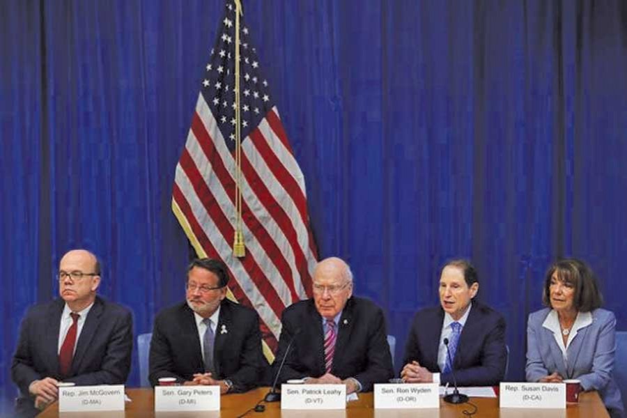 Senator Patrick Leahy (centre), and four other US Democrat lawmakers give a press conference in Havana on February 21, at the end of their visit to Cuba, in violation of the US travel advisory against Cuba issued by Republican President Donald Trump.  	—Photo: Inter Press Service
