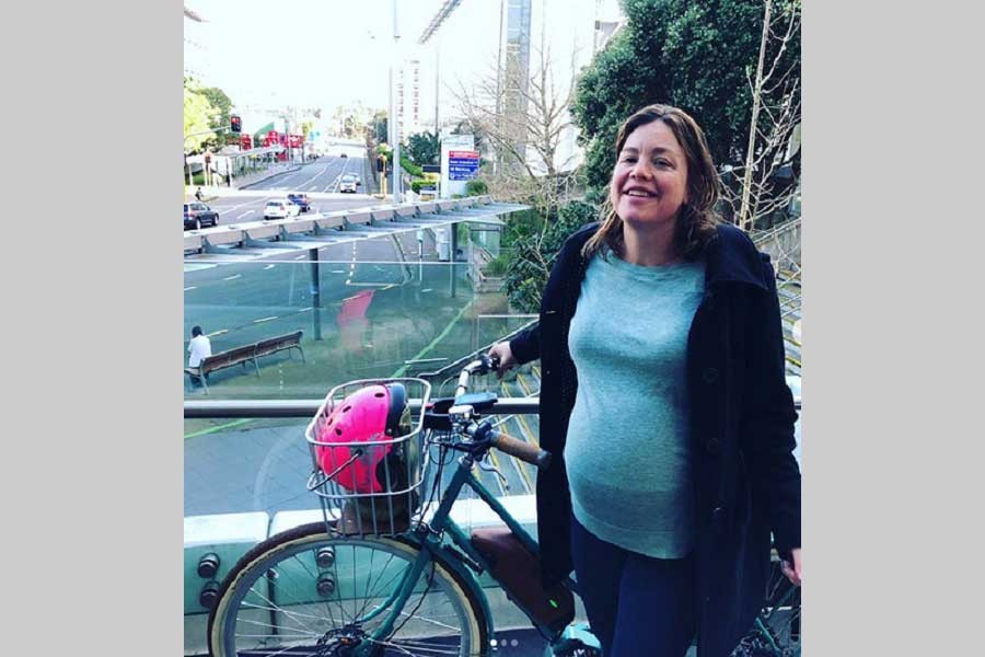 Minister cycles to hospital to give birth