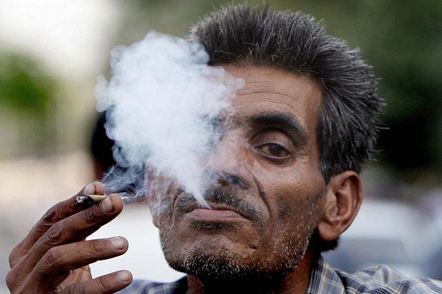 India to print quit-smoking helpline on cigarette packs