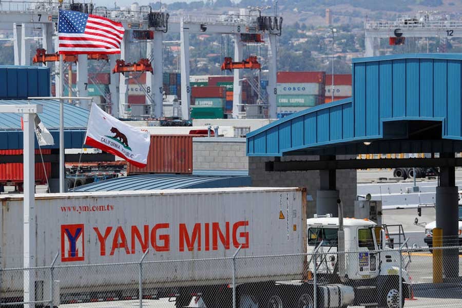 US prices of imports, exports edge down in Aug