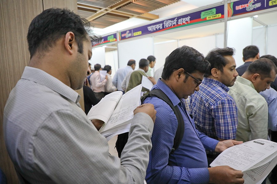 Taxpayers seen in the e-payment booths in one of the fair venues in Dhaka — FE photo