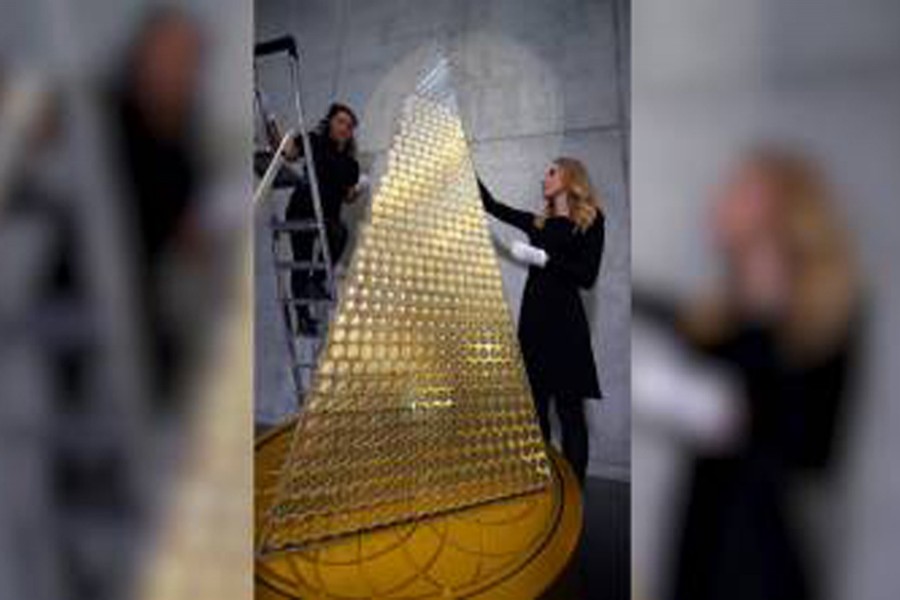 Employees of the ProAurum gold house decorate, what they say is Europe's most expensive Christmas tree, made of 2.018 Vienna philharmonic gold coins, valued at 2.3 million euros in Munich, Germany December 3, 2018. Reuters/Files