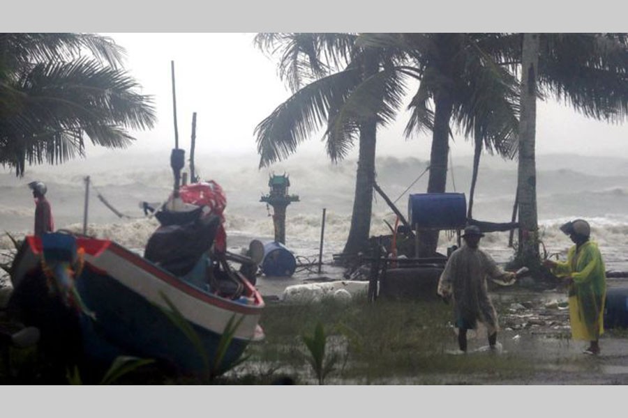 Worst storm in 30 yrs hits Thailand