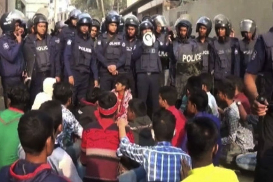 Savar RMG workers’ demonstration continues