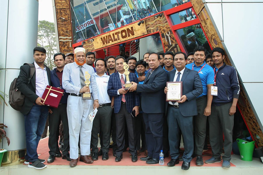 Officials of the Walton Group holding up the awards received under three differenct categories at the DITF-2019
