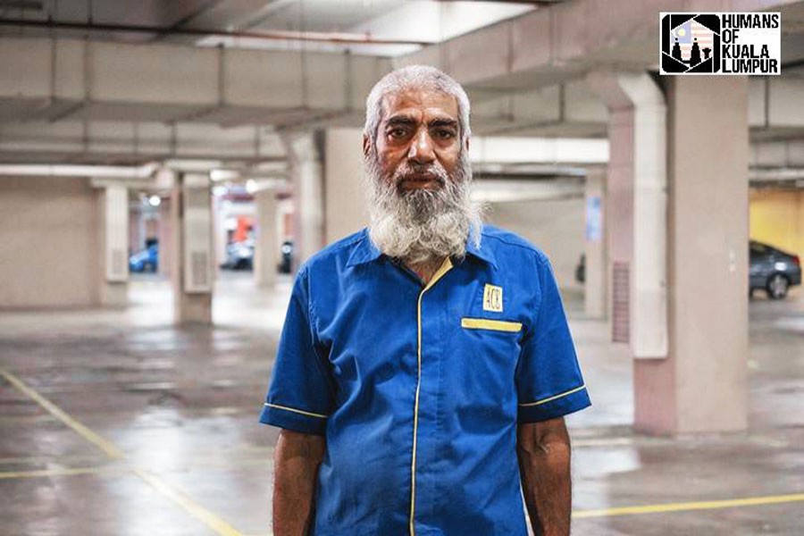 Abu Bakar is a 70-year old cleaner who works at Klang Parade. He is the oldest among his crew. Photo/Humans of Kuala Lumpur/Facebook