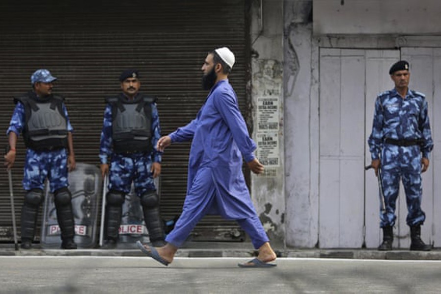 Eid in Kashmir: India bans large congregations