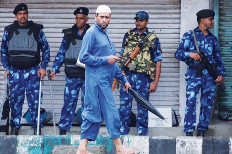 Kashmir Eid: Indian authorities lock down Srinagar