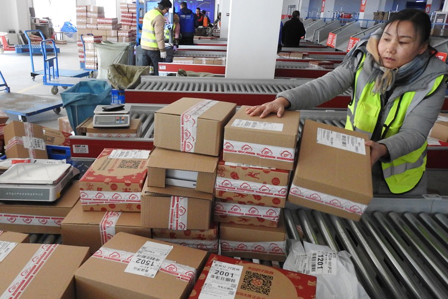 Workers dispatch parcels at a logistics company in Haizhou District of Lianyungang, east China's Jiangsu Province, Dec. 12, 2018. (Xinhua/Geng Yuhe)