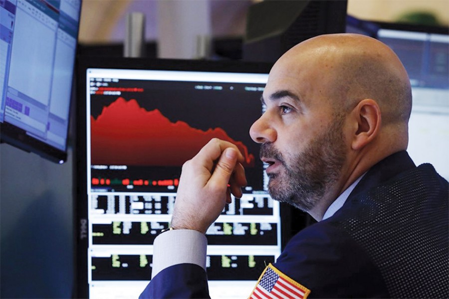 Trader Fred DeMarco works on the floor of the New York Stock Exchange on Februry 28, 2020. Global stock markets are falling further on spreading virus fears.        — Photo: AP