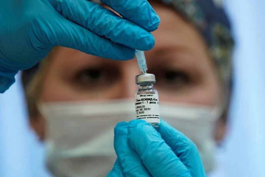 A syringe with a vaccine is seen ahead of trials by volunteers testing for the coronavirus disease (COVID-19), and taking part in the country's human clinical trial for potential vaccines at the Wits RHI Shandukani Research Centre in Johannesburg, South Africa, Aug 27, 2020. - Reuters