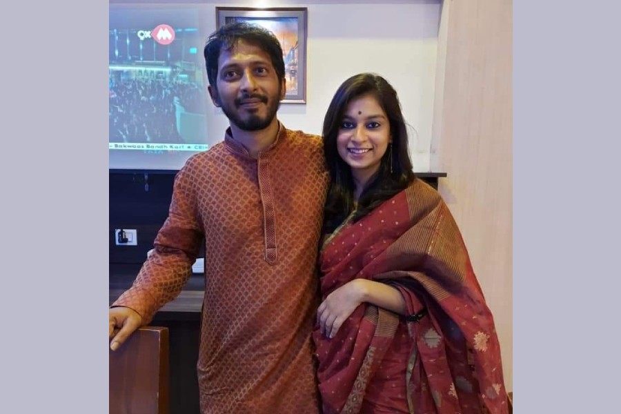 Bangladeshi artiste Arnob marries India's Sunidhi