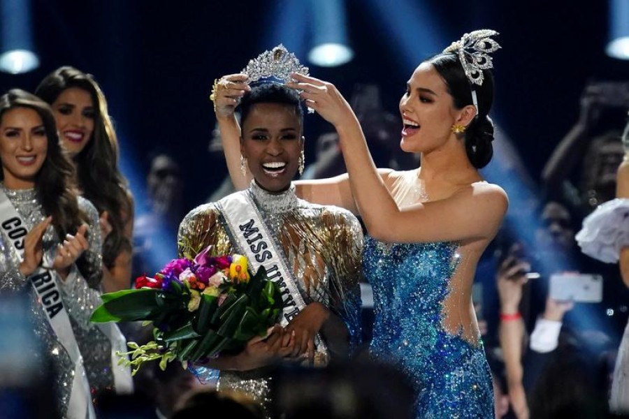 Zozibini Tunzi, of South Africa, is crowned Miss Universe by her predecessor, Catriona Gray of the Philippines, at the 2019 Miss Universe pageant at Tyler Perry Studios in Atlanta, Georgia — Reuters/Files