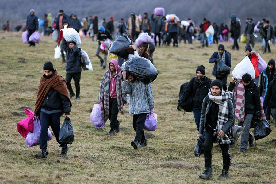 Migrants still stranded in open air in Bosnia