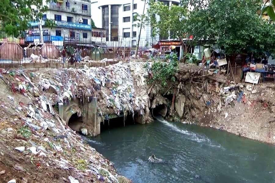 Removal of garbage and restoration of canals