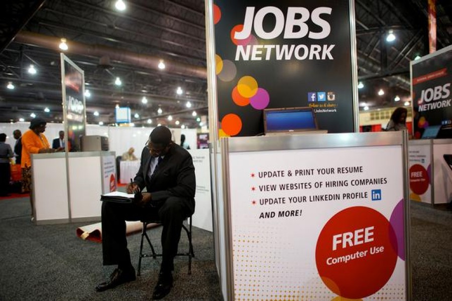 FILE PHOTO: A job-seeker completes an application at a career fair in Philadelphia July 25, 2013. REUTERS/Mark Makela