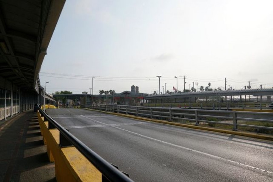 The Gateway International Bridge that connects Brownsville and Matamoros is seen after the border has been closed for non-essential traveling to tourists, in Matamoros, Mexico March 31, 2020. Picture taken March 31, 2020. REUTERS/Veronica G. Cardenas