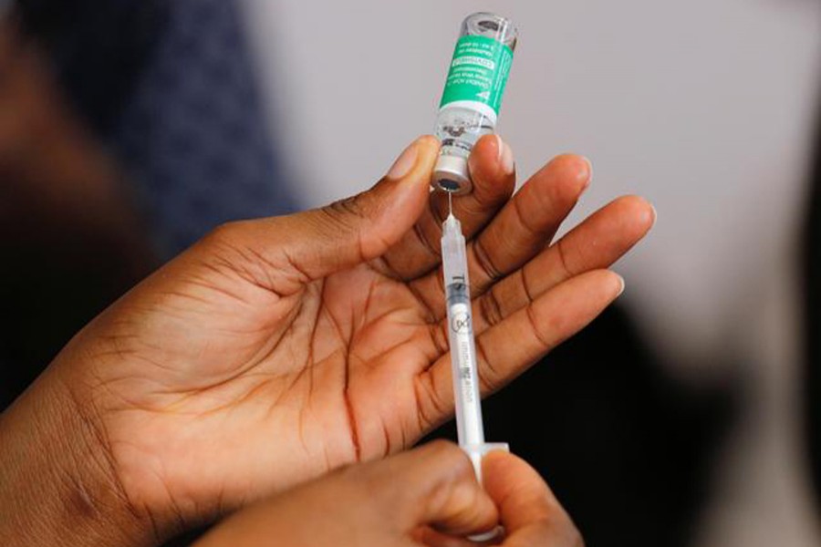 A nurse prepares a dose of the of coronavirus disease (Covid-19) vaccine during the vaccination campaign at the Ridge Hospital in Accra, Ghana on March 2, 2021 — Reuters/Files