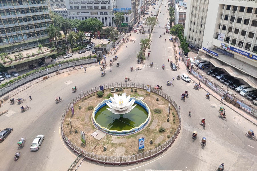 A view of Shapla Chattar in capital's Motijheel area during the ongoing countrywide lockdown — Focus Bangla photo