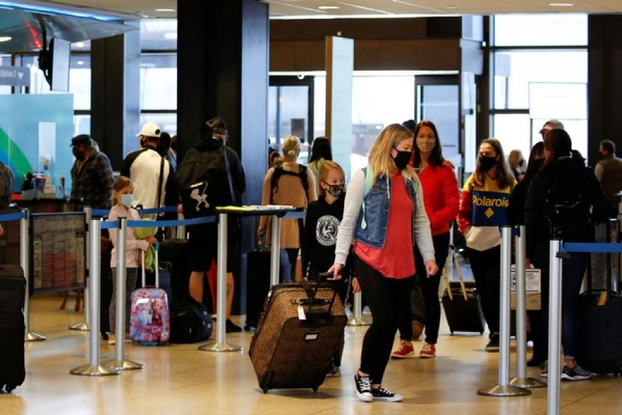 Travellers stand at check-in lines at Seattle-Tacoma International Airport in SeaTac, Washington, US April 12, 2021 — Reuters/Files