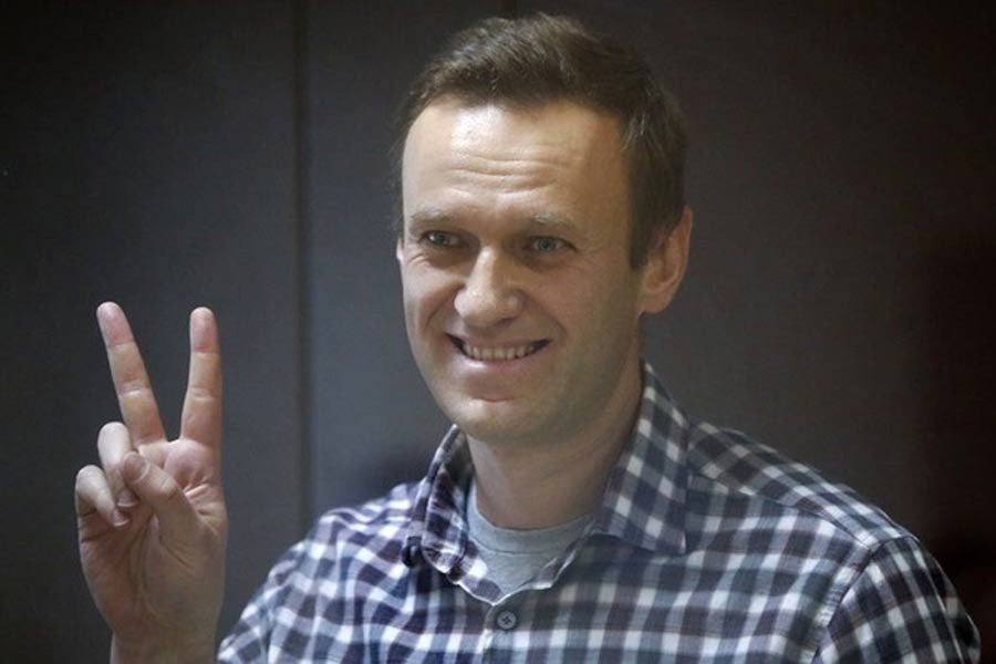 Navalny ends hunger strike, but political prospects darken