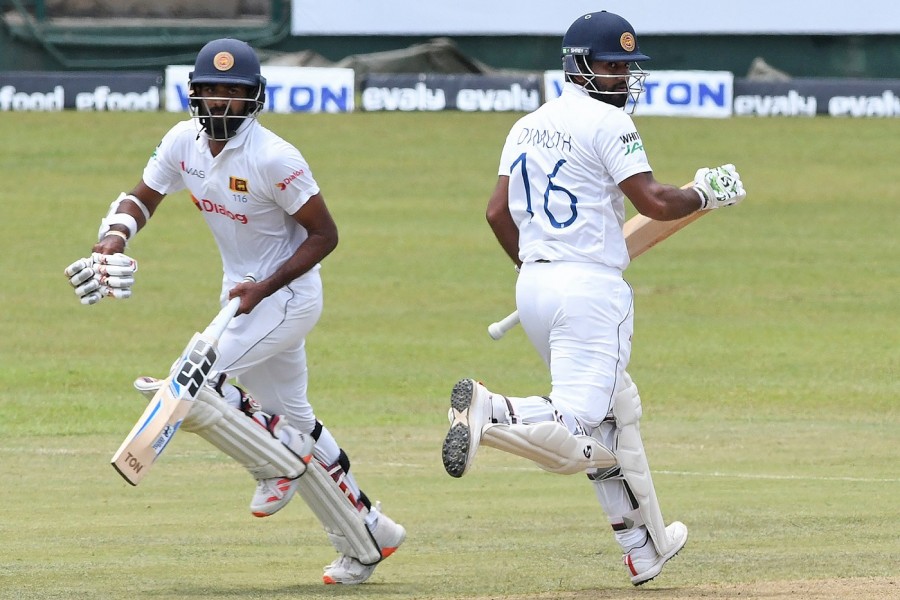 Bangladesh in more trouble as Sri Lanka stretch lead past 400