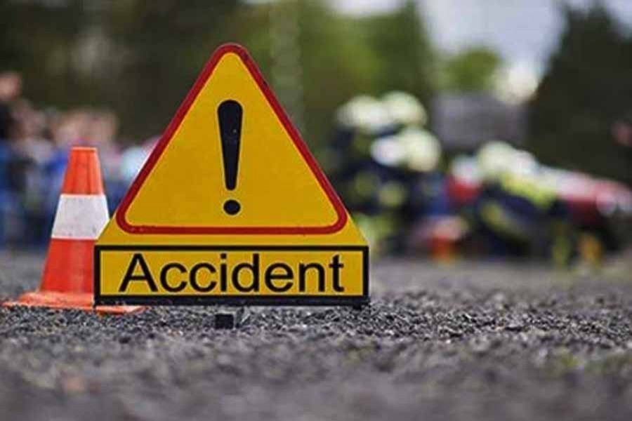 Road crash leaves two dead in Gopalganj