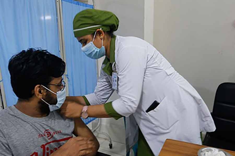 A medical student receiving a dose of the Sinopharm coronavirus vaccine on Saturday in Dhaka -bdnews24.com photo