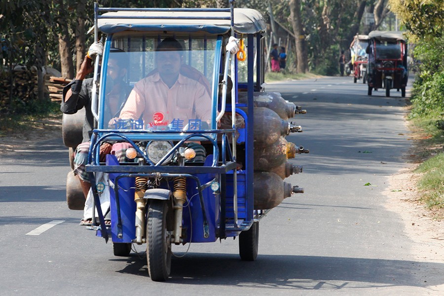 Minister calls for banning easy bikes, battery-powered rickshaws