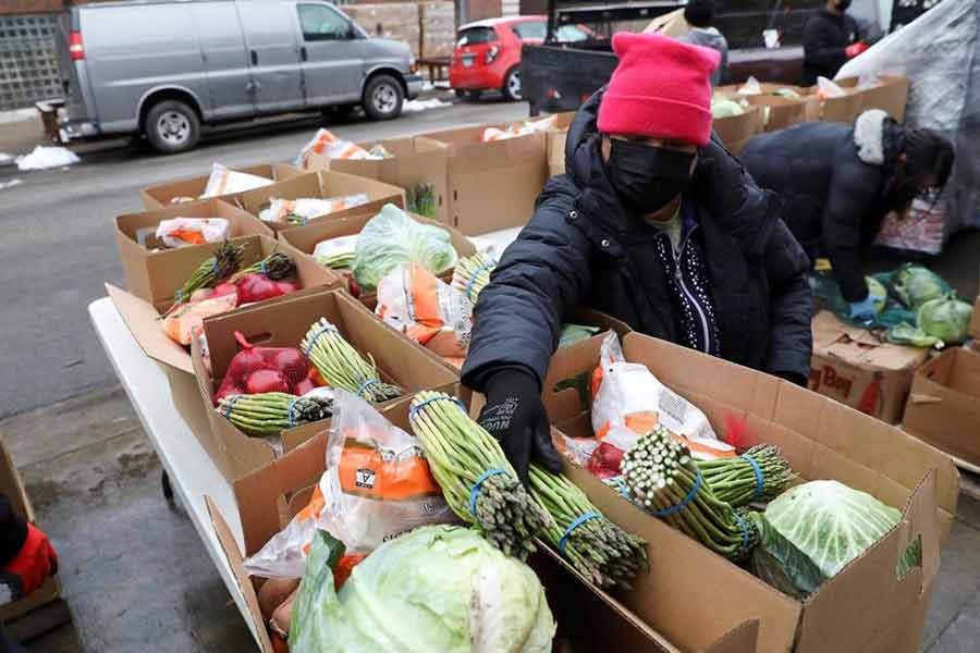 Food boxes are packed at the nonprofit New Life Centers' food pantry in Chicago of the United States on March 16 this year -Reuters file photo