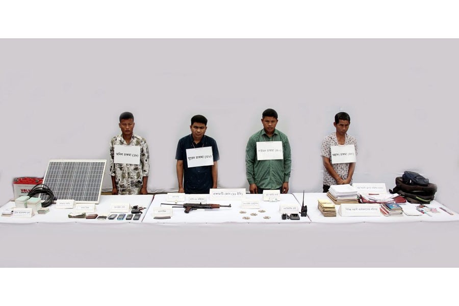 Army detains four armed extortonists from Rangamati