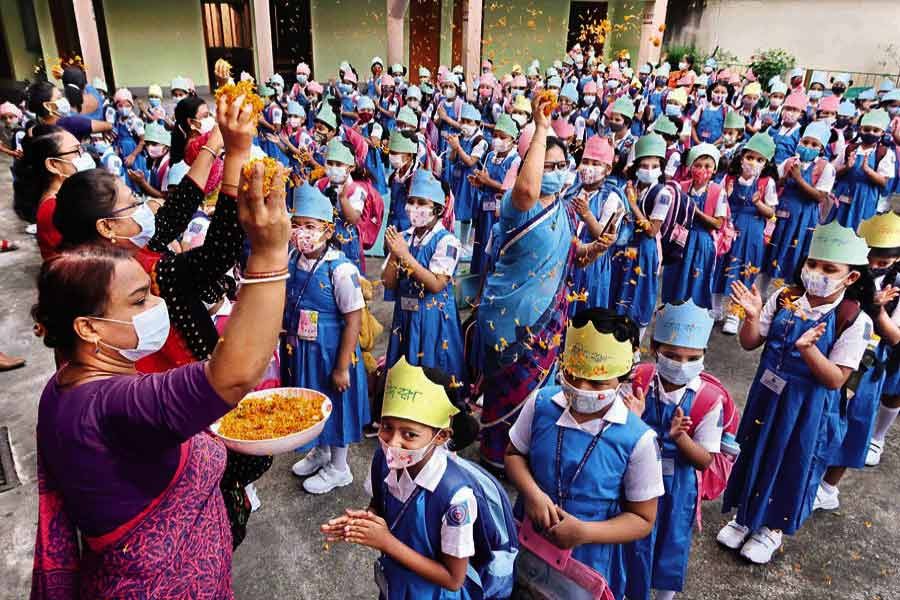 Teachers receiving students by showering them with flower petals at St. Francis Xavier's Girls' School and College in Luxmibazar of Old Dhaka on September 12 this year, the first day of the reopening of educational institutions after long Covid-induced closure — FE file photo