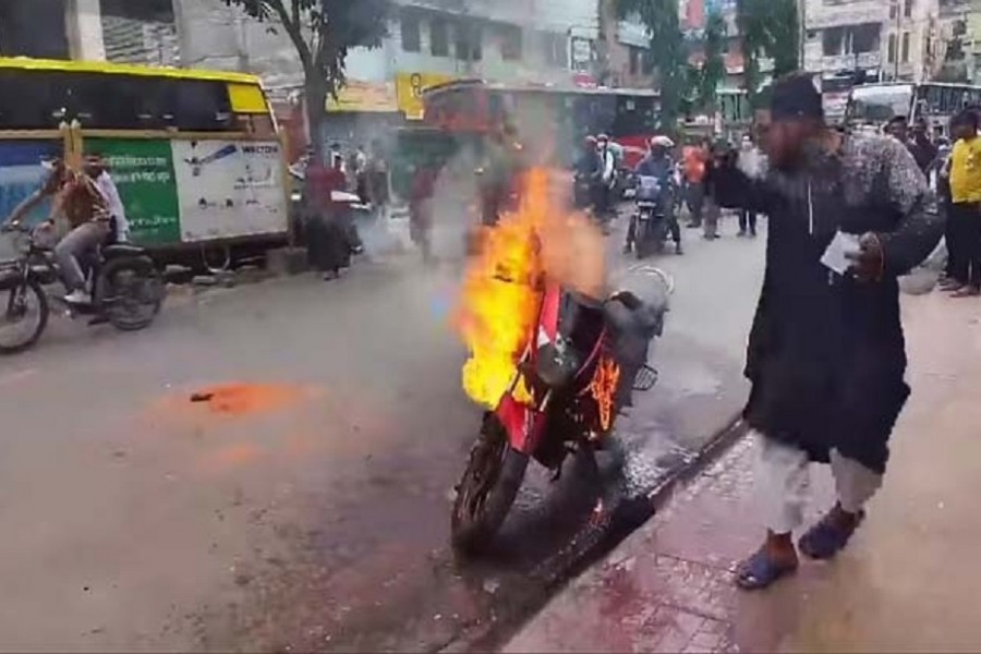 Video of man setting his motorcycle on fire goes viral on Facebook