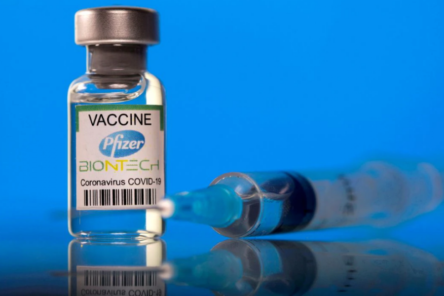 A vial labelled with the Pfizer-BioNTech coronavirus disease (COVID-19) vaccine is seen in this illustration picture taken March 19, 2021. REUTERS/Dado Ruvic/Illustration