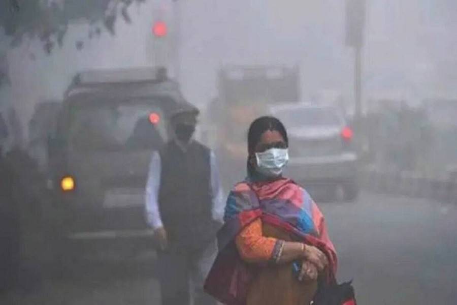 Smog chokes New Delhi as air pollution levels soar
