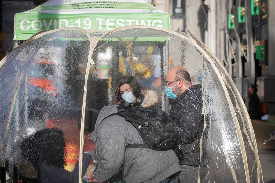 People take coronavirus disease (Covid-19) tests at a pop-up sidewalk testing site in New York, US on December 1, 2021 — Reuters photo