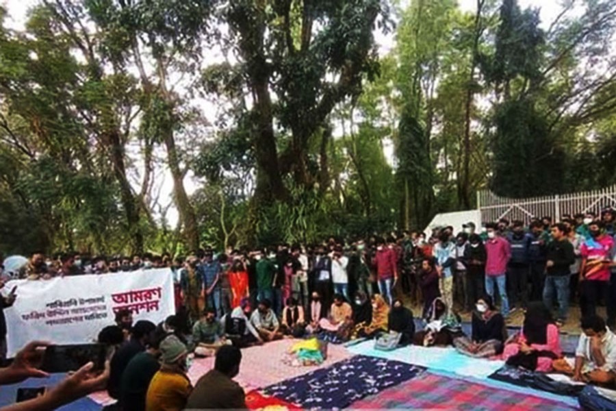SUST students go on hunger strike demanding VC’s resignation